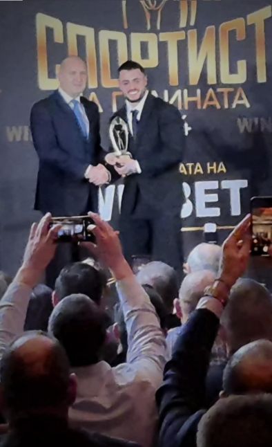 Карлос-Калейн-Новиков е тройката на Спортист на годината