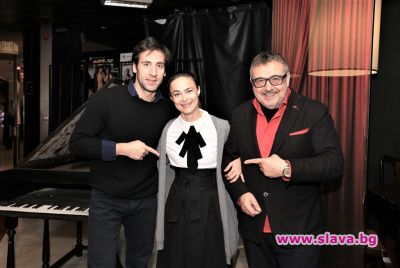slava.bg : Любомир Ковачев, Йоана Буковска-Давидова и проф. Любомир Стойков (от ляво на дясно) slava.bg : Любомир Ковачев, Йоана Буковска-Давидова и проф. Любомир Стойков (от ляво на дясно)