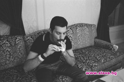 slava.bg : Фреди Меркюри по време на турнето Hot Space Japan в Япония, 24 октомври 1982 г. slava.bg : Фреди Меркюри по време на турнето Hot Space Japan в Япония, 24 октомври 1982 г.