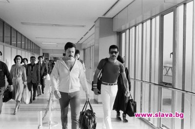 slava.bg : Фреди Меркюри по време на турнето Hot Space Japan в Япония, 19 октомври 1982 г. slava.bg : Фреди Меркюри по време на турнето Hot Space Japan в Япония, 19 октомври 1982 г.